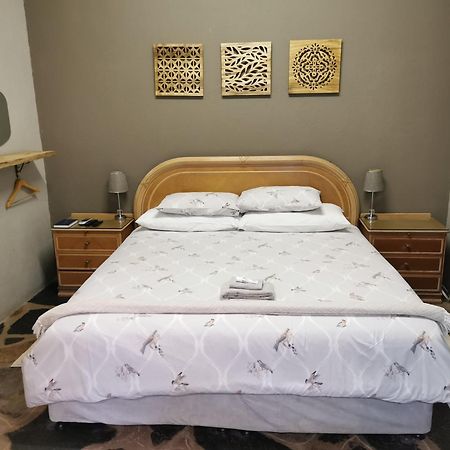 Macnut Bed And Breakfast Mbombela Quarto foto